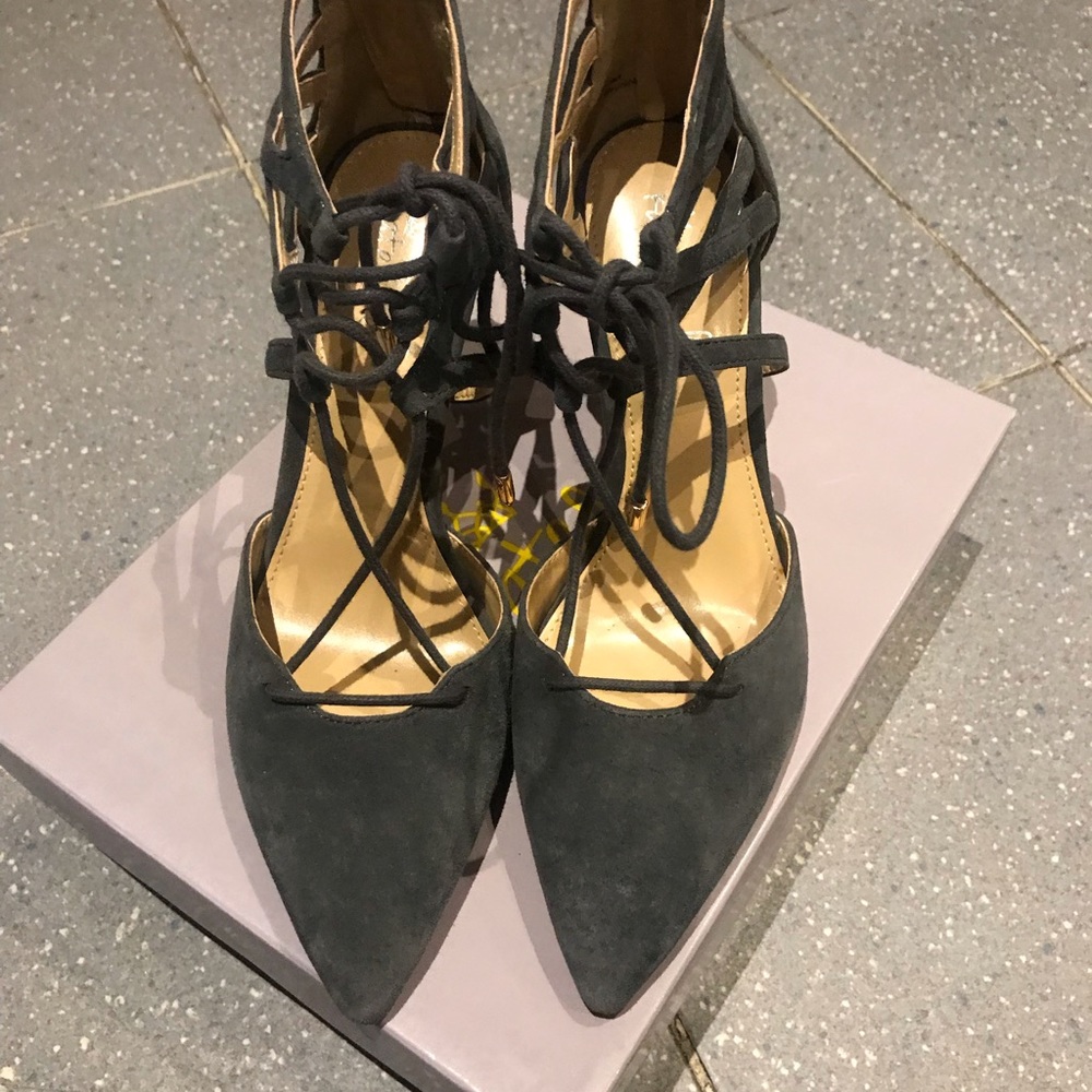 New, never worn Kate & Mel grey suede heels